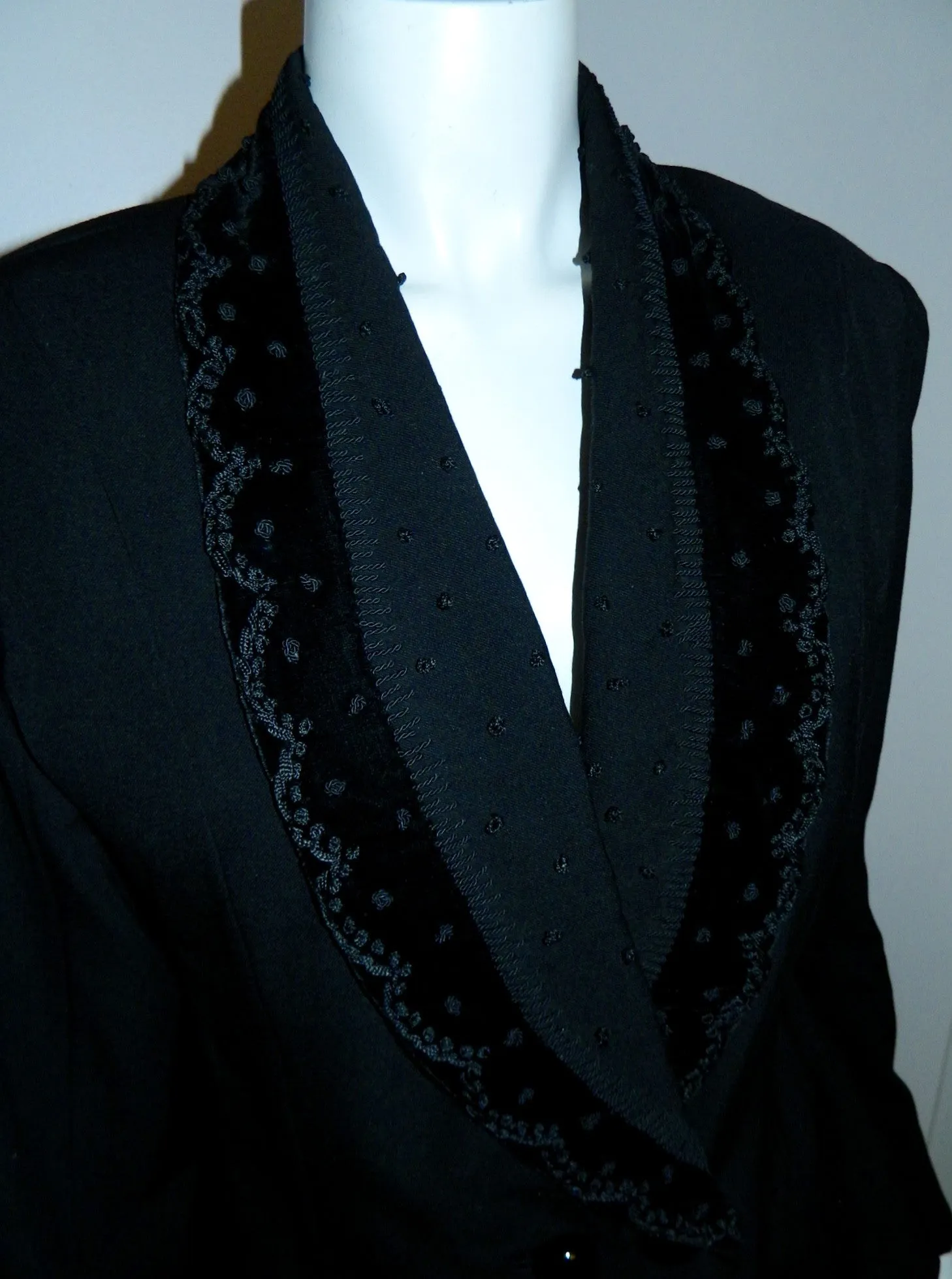 vintage 1940s blazer New Look black wool jacket embroidered velvet lapels S